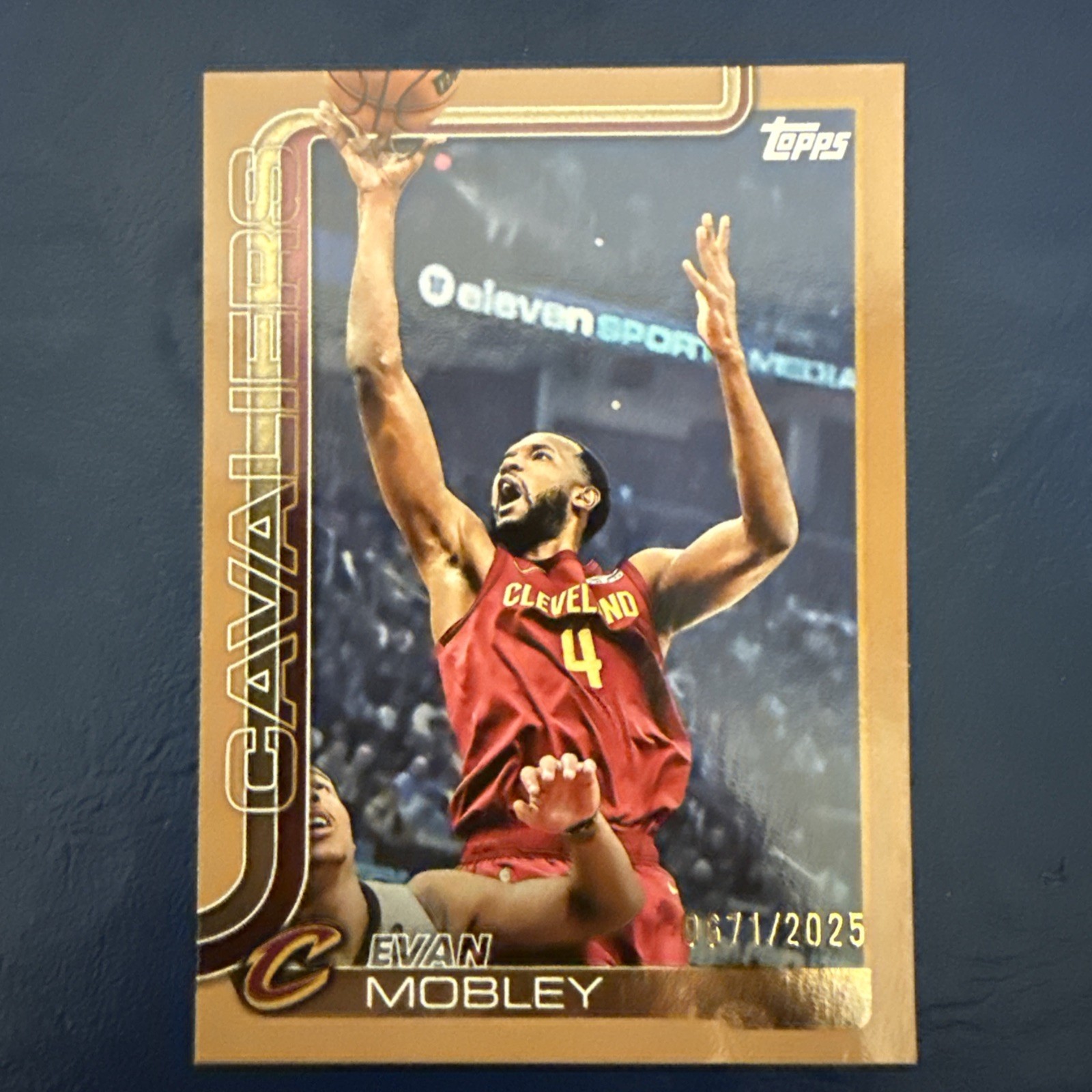 Evan Mobley 2025 Topps Cleveland Cavaliers Gold 0671/2025 #82 