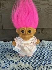 Muñeca Russ Troll Vintage Pelo Rosa Vestido Rosa Lucky Troll Juguete Años 90’s Nostalgia