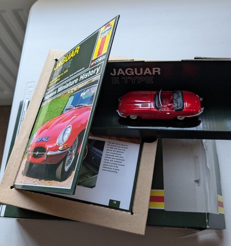 Corgi Jaguar E Type Haynes Minature History Model Car + Book - Picture 14 of 15
