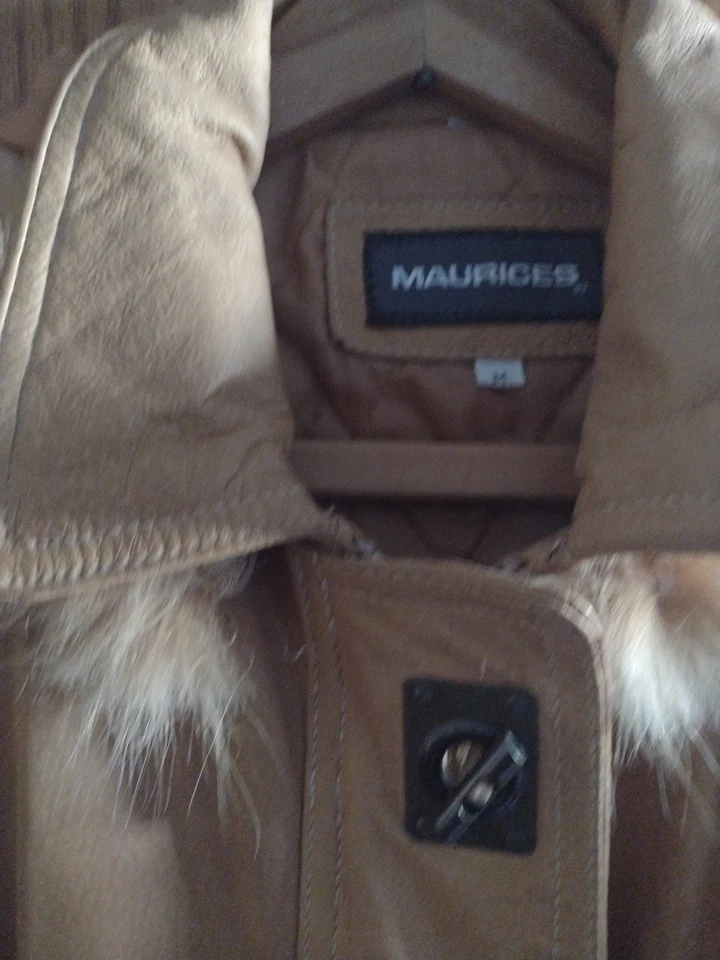 MAURICES женщин маленький коричневый кожаный пальто капюшон w енот меха классический шик б/у в отличном состоянии - Изображение 2 из 4
