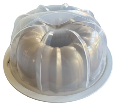 Nordic Ware 12 Cup Formed Aluminum Bundt Pan Gold with Cake Keeper