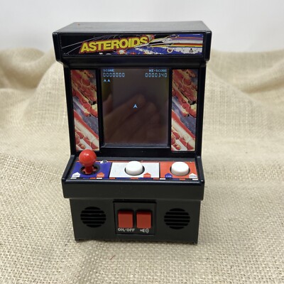Mini Asteroids Atari Interactive Video Game  5 1/2 x 3 1/2 x 3 Needs 3 AA Batte.