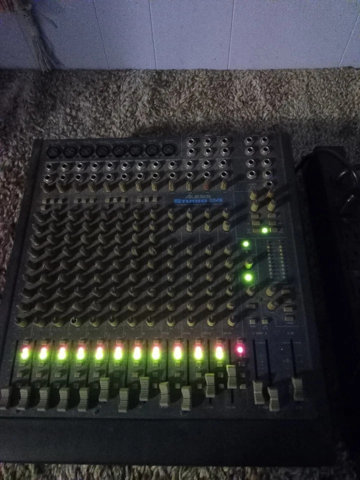 CONSOLA DE GRABACIÓN ALALESIS STUDIO 24 con monitor en línea {SIN PROBAR} Foto 2 de 4