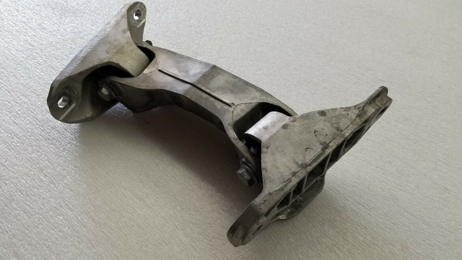 LAMBORGHINI HURACAN LP610 CROSS MEMBER DIFFERENTIAL LEFT SUPPORT OEM 4S0599285B