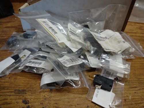 Micro switch Bevcore 1006414 level control 125V 10A SPST NC. 26 total switches