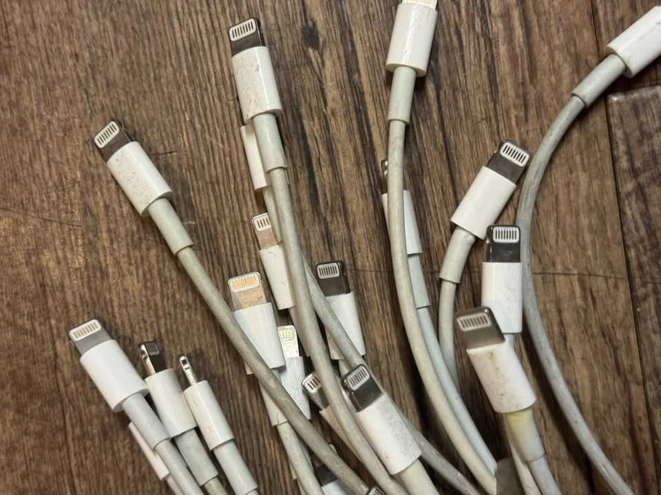 Lote de 25 cables cargador USB a Lightning Apple 1M usados OEM (originales) Foto 3 de 4