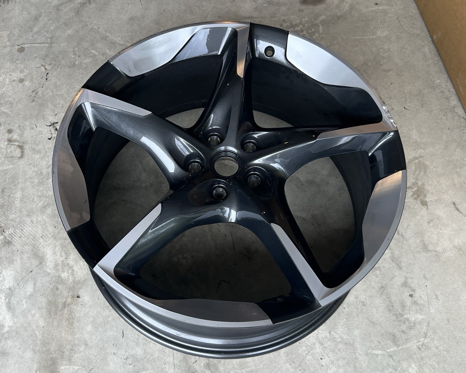Ferrari Purosangue Front Wheel P/N 983057