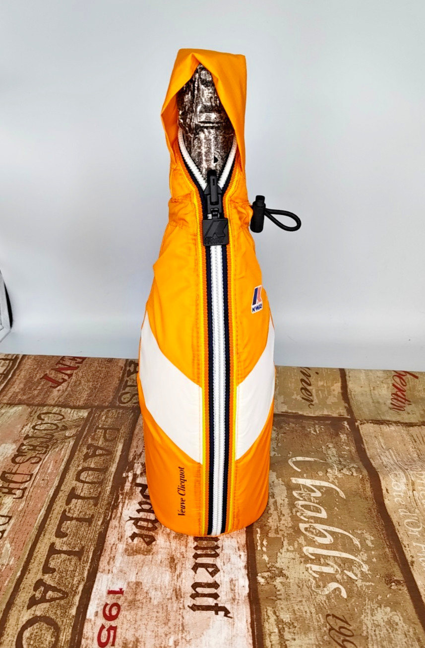 Sac isotherme Veuve Clicquot x K-WAY pour garder le champagne au frais et braver la chaleur