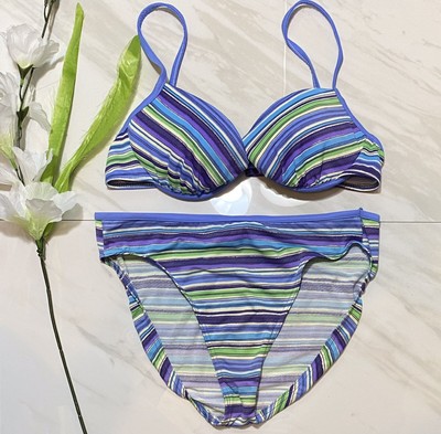 different color bikini top and bottom