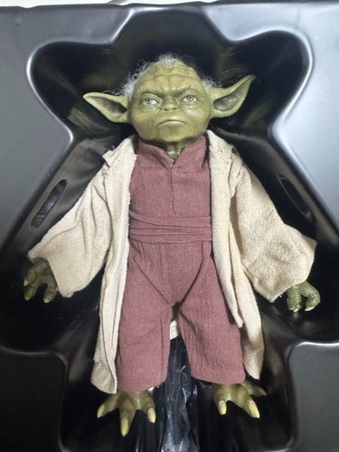 Hot Toys Star Wars Yoda MMS495 1/6 Figure Episode II Attack of the Clones USED - Picture 9 of 24