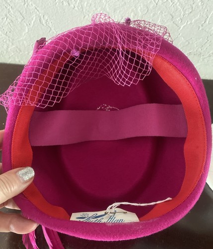 Vintage Pill Box Hat 1950’s Hot Pink Felt Hat Veil Feather By Ruth Alan 20-21” - Picture 7 of 7