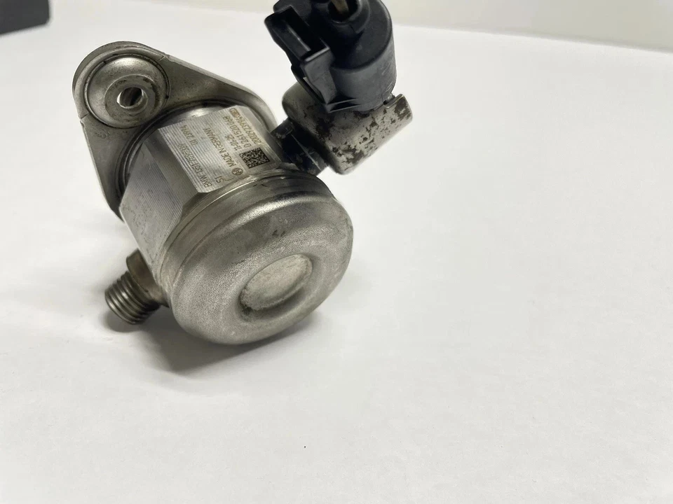 (2) 09-16 BMW F01 F04 750i N63 4.4L V8 Bomba de combustible de alta presión 13517595339 OEM Foto 4 de 4