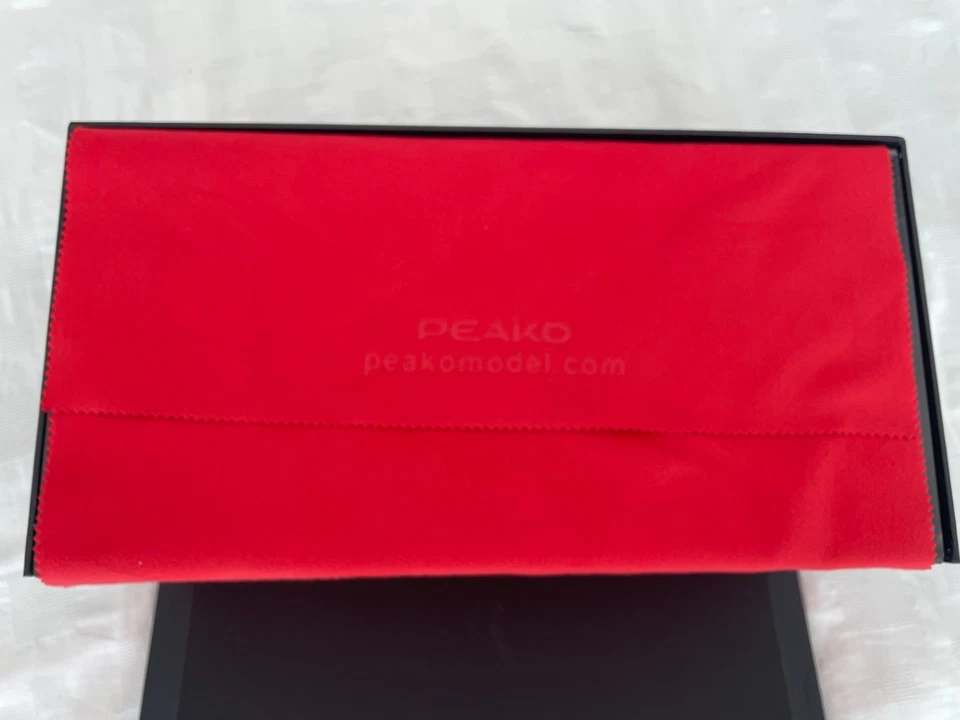 De Tomaso P72 1/18 Sylver Peako 83812 - Photo 2/4