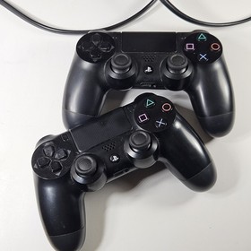 Sony PlayStation 4 PS4  500GB Console 2 Controllers Power Cord