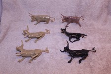 CLASSIC TOY SOLDIERS 6 PC LONG HORNS 3 TAN, 2 BLACK 2 POSES, 1 LIGHT BROWN 1/32