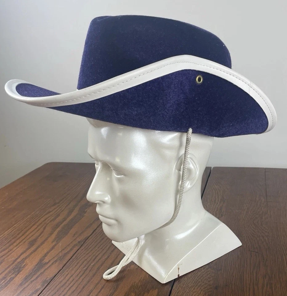 Sombrero de Vaquero Púrpura De Colección Forro Interior Plástico Moldeado Cuerda de Barbilla Blanca Ala Ancha Foto 4 de 4