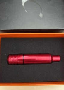 Stylo De Tatouage Cheyenne Hawk Pen Rouge - Neuf (peut être Ouvert), Avec Cordon Clip, Pour Professionnels