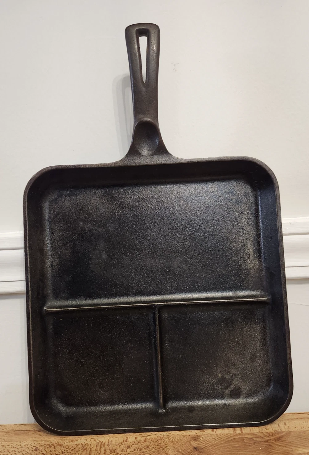 Vintage Wagner Ware 1101C Bacon and Egg Breakfast Skillet Cast Iron 9" x 9"
Opens in a new window or