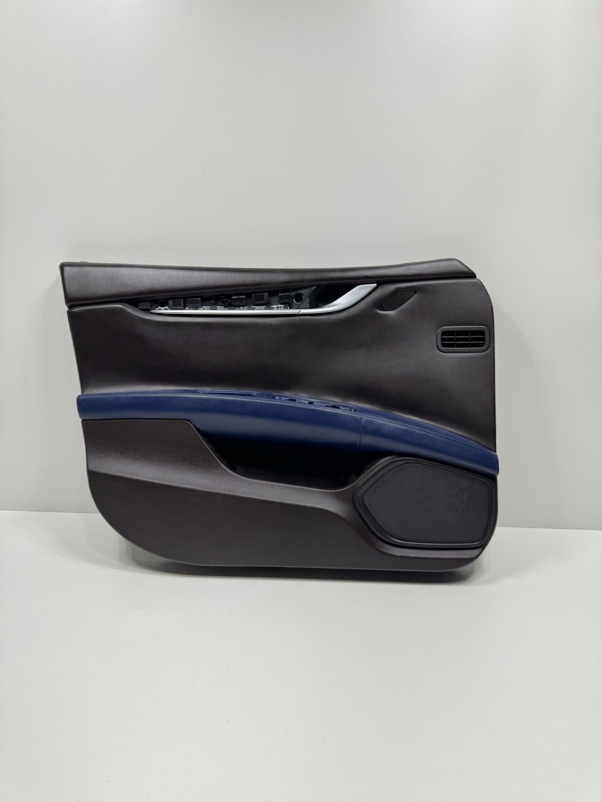 ✅14-17 MASERATI GHIBLI FRONT LEFT INTERIOR DOOR PANEL DARK BROWN & BLUE OEM