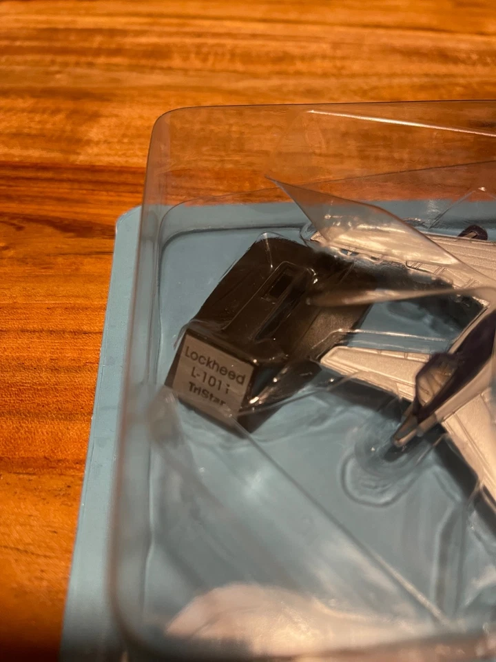 Modellino Aereo di Linea Lufthansa Boeing 747-200 Diecast Modello Scala 1:400 - Immagine 4 di 4