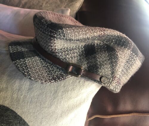 Vintage BURBERRY LONDON 100% Lambswool Grey Nova Check Hat  display picture 2