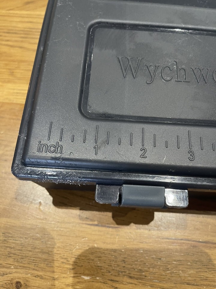 Wychwood Fishing Tackle Box Large Green Terminal Lure Jigs Hooks Clips