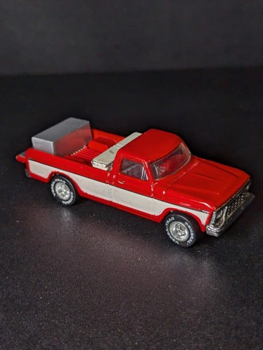 Hot Wheels Sam Walton Ford F-150 Pickup with Dog House Real Riders 2013 - Picture 2 of 5