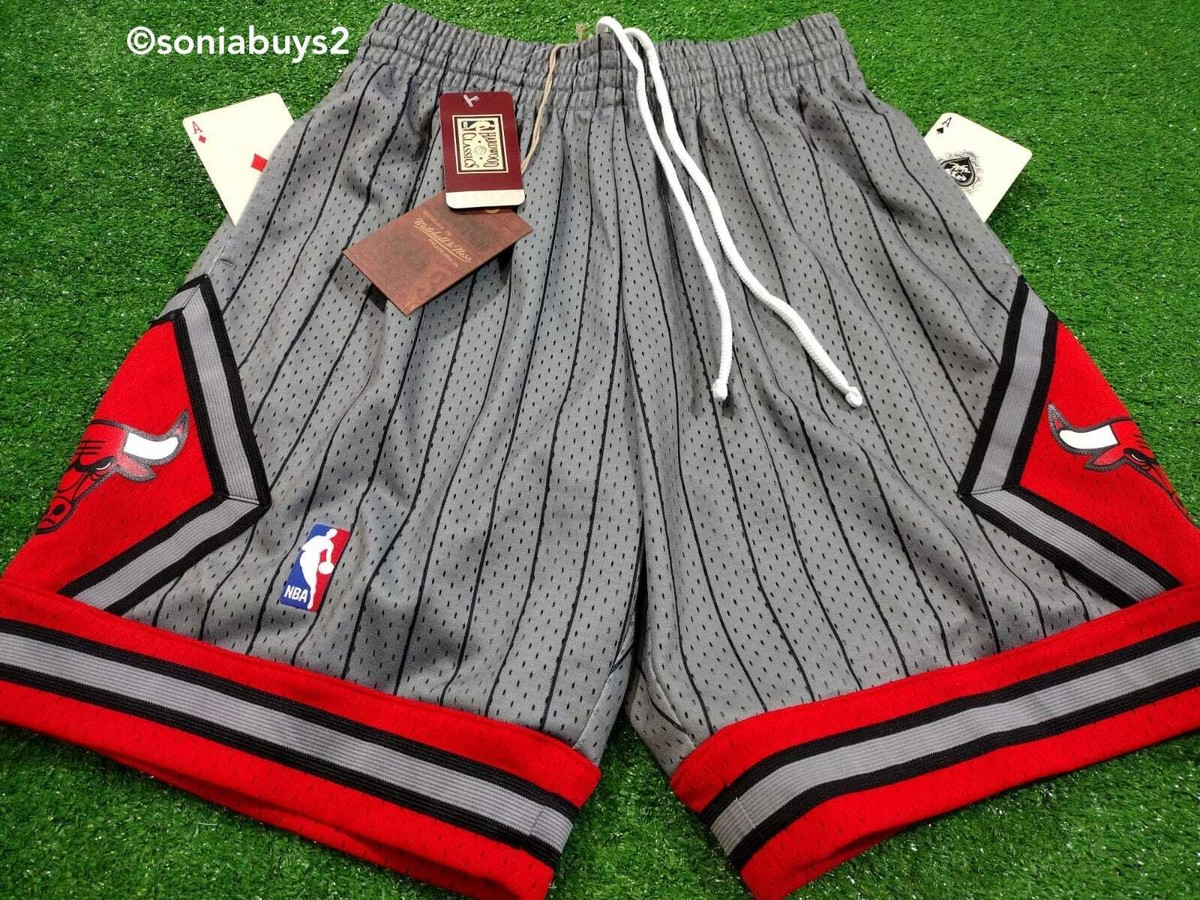 ウェア MITCHELL & NESS (CHICAGO BULLS) Chicago Bulls Mitchell & Ness Oversized Hooded Sweatshirt