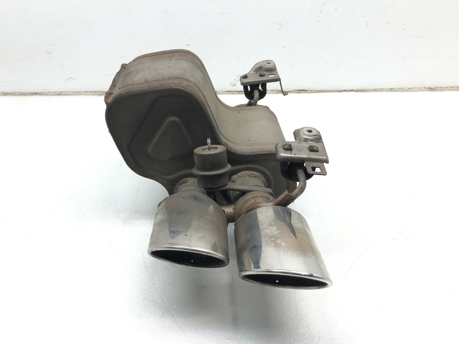 2014-2019 MASERATI GHIBLI SQ4 LEFT EXHAUST MUFFLER BAFFLE TIPS SILENCER OEM.