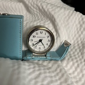 BAEKGAARD TRAVEL ALARM CLOCK IN LIGHT BLUE LEATHER CASE
