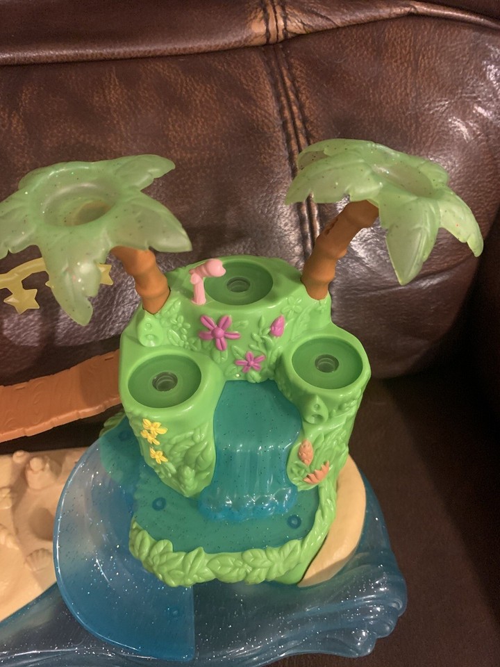 Hatchimals Colleggtibles Tropical Island Party Playset Toy Lights Music