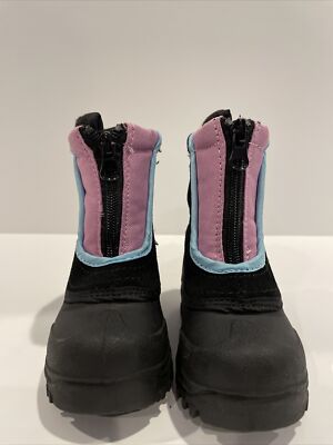 Kids Snow Boots,  Fully lined Waterproof.  Black / PINK.   Size 5/6
