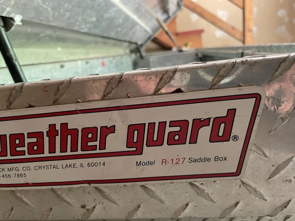 Caja de sillín Weather Guard R-127 para camioneta pickup. 72” de largo, 20” de ancho, 18” de profundidad Foto 3 de 4