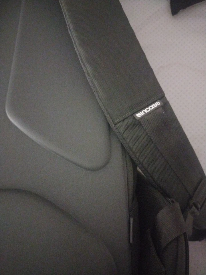 Mochila Incase Icon - verde musgo Foto 4 de 4