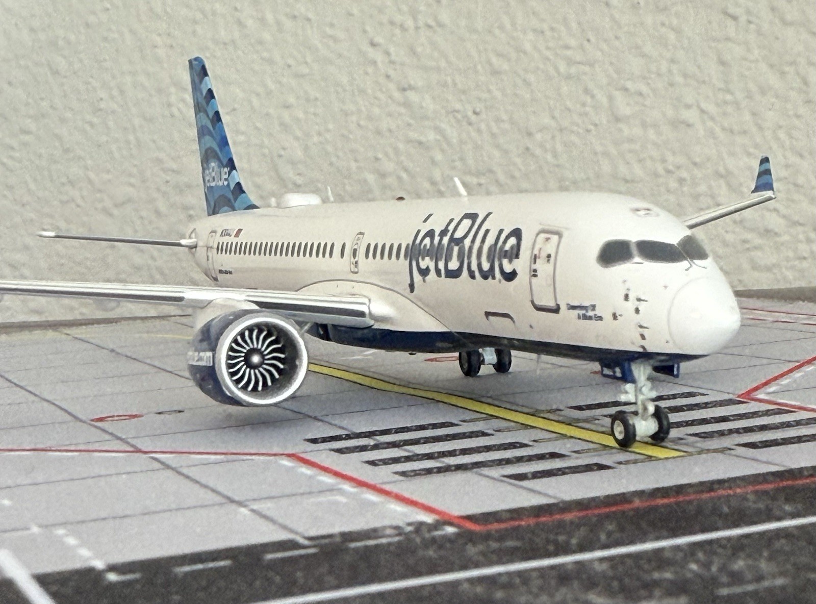 1:200 Gemini Jets JetBlue Airways Airbus A220-300 G2JBU1213 N3044J Diecast Model