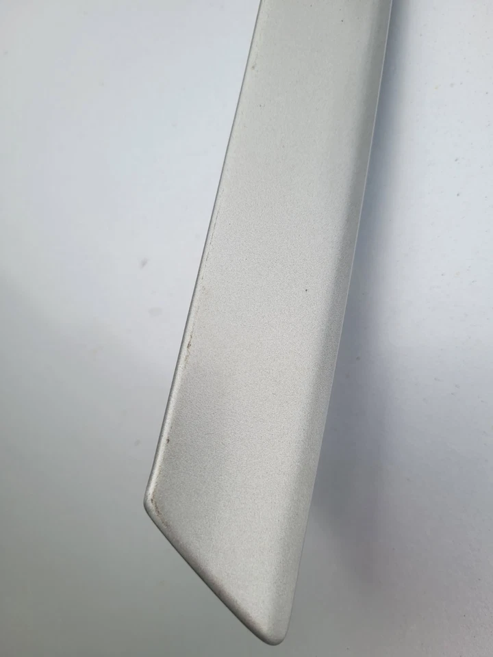 Mercury Marauder 2004 pilar derecho borde de vidrio código de color JP plateado metálico Foto 2 de 4