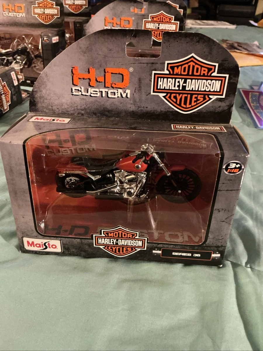Modellino Harley-Davidson Breakout 2016 Scala 1/18 Maisto Serie 40, Colore Grigio