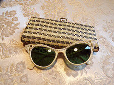 VTG Sunglasses with Case White with Rhinestone