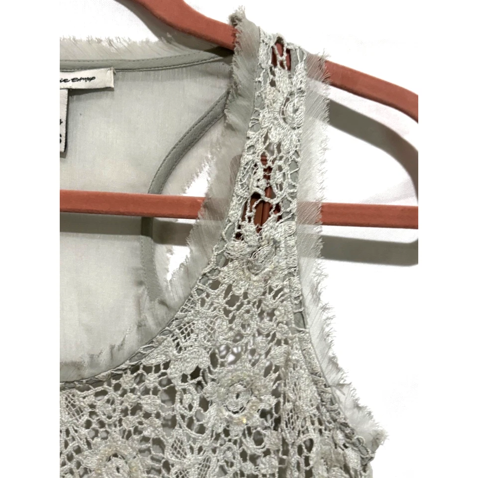 Camiseta sin mangas gris American Rag para mujer crochet encaje volantes hada boho capricho S Foto 4 de 4