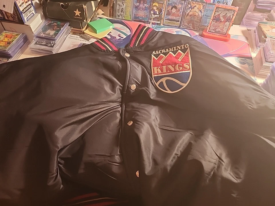Chaqueta polar reversible clásica de madera dura Sacramento Kings mangas parches logotipo  Foto 2 de 4