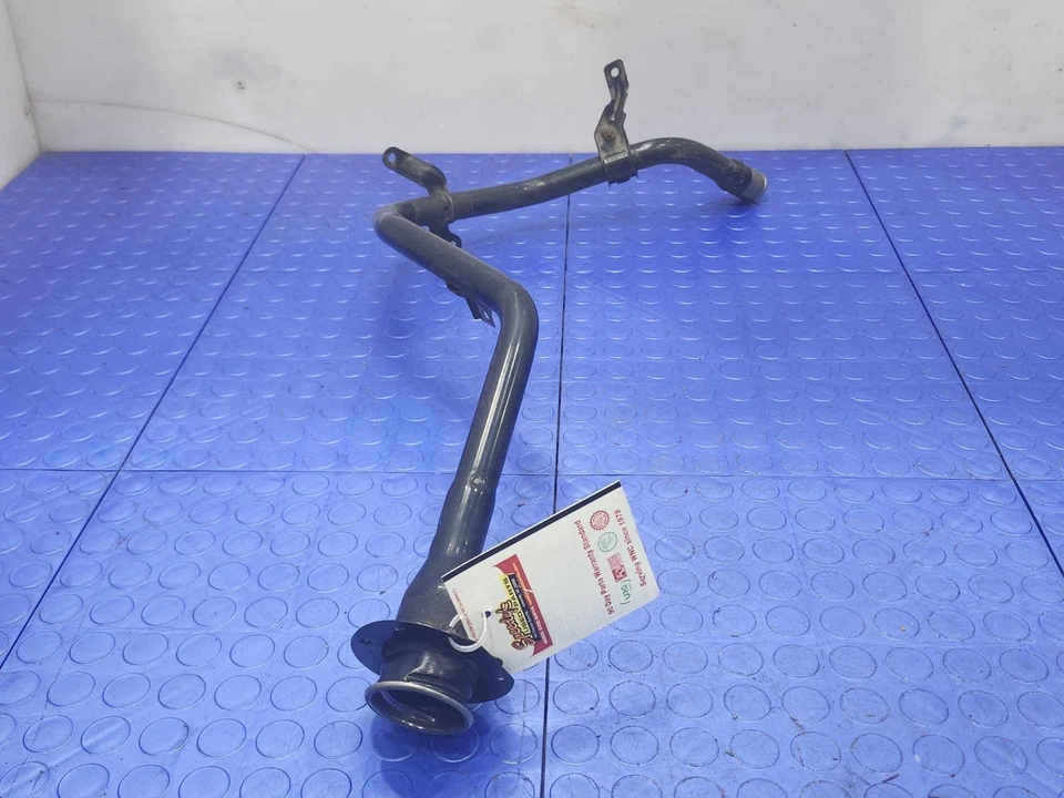 Conjunto de cuello de llenado de llenado de combustible Subaru Tribeca 2008-2014 OEM 42066XA03A Foto 3 de 4