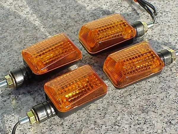 Suzuki GS 450 550 750 Intruder Boulevard Black/Amber MOTORCYCLE TURN SIGNALS - Image 2 of 2