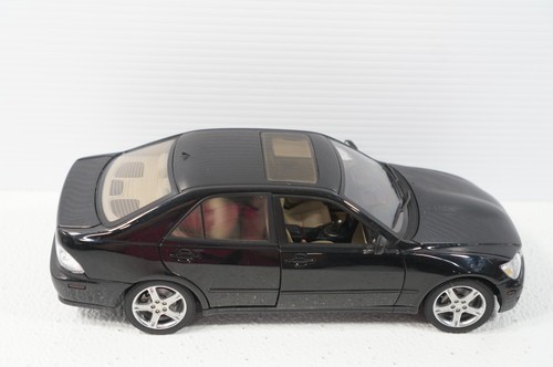 AutoArt Lexus IS300 1:18 Black 1:18 Diecast Model Car - Picture 6 of 11