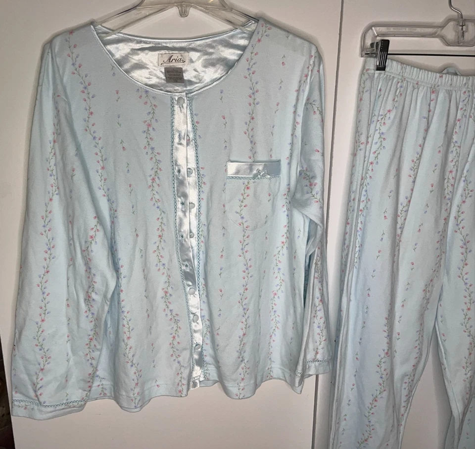 Vintage Cotton Poly 2 Pc Baby Blue Floral Pajama Set Women’s Shirt Pants Large - Image 2 of 4