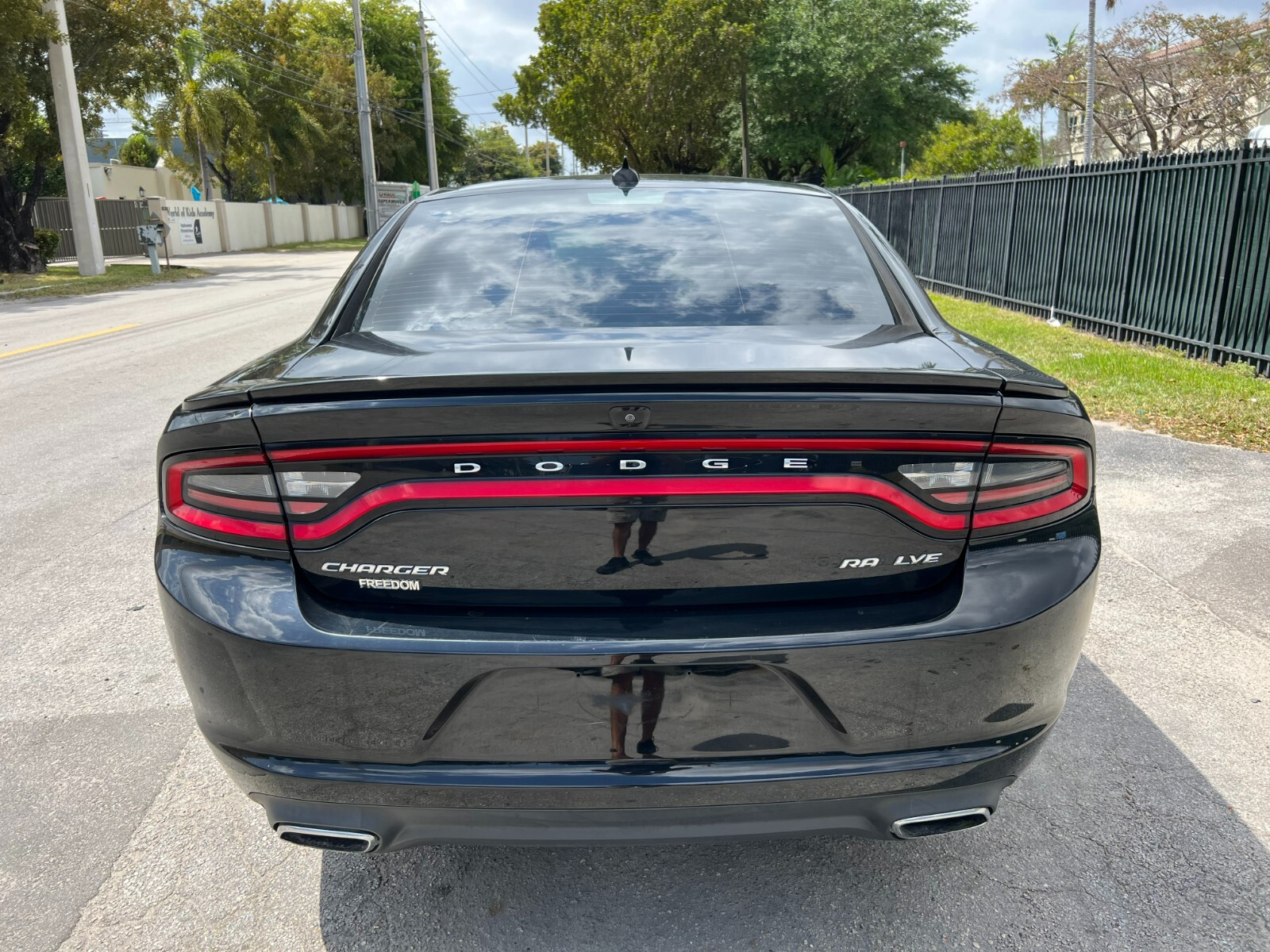 Dodge Charger - Image 7