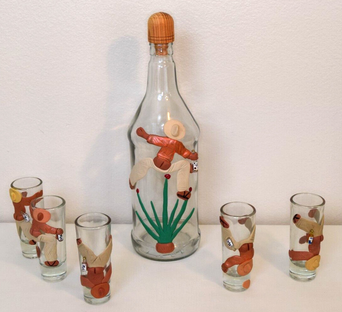 Botella jarra de tequila con 5 vasos de chupito "La Madrileña"