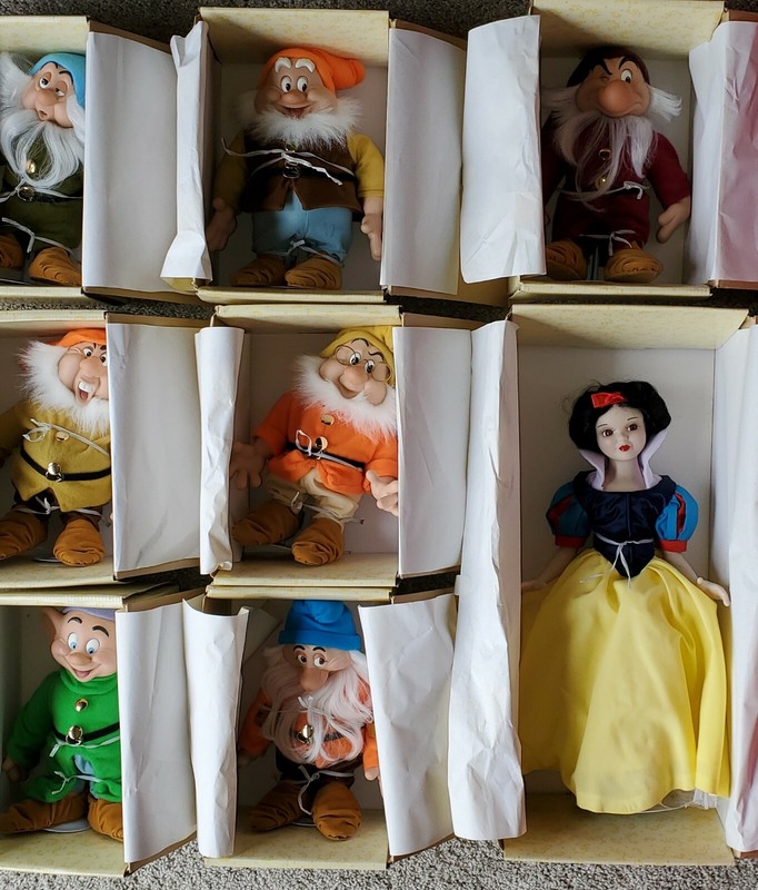 Disney Snow White and 7 Dwarfs Porcelain Doll Set Limited Edition 2215/2500