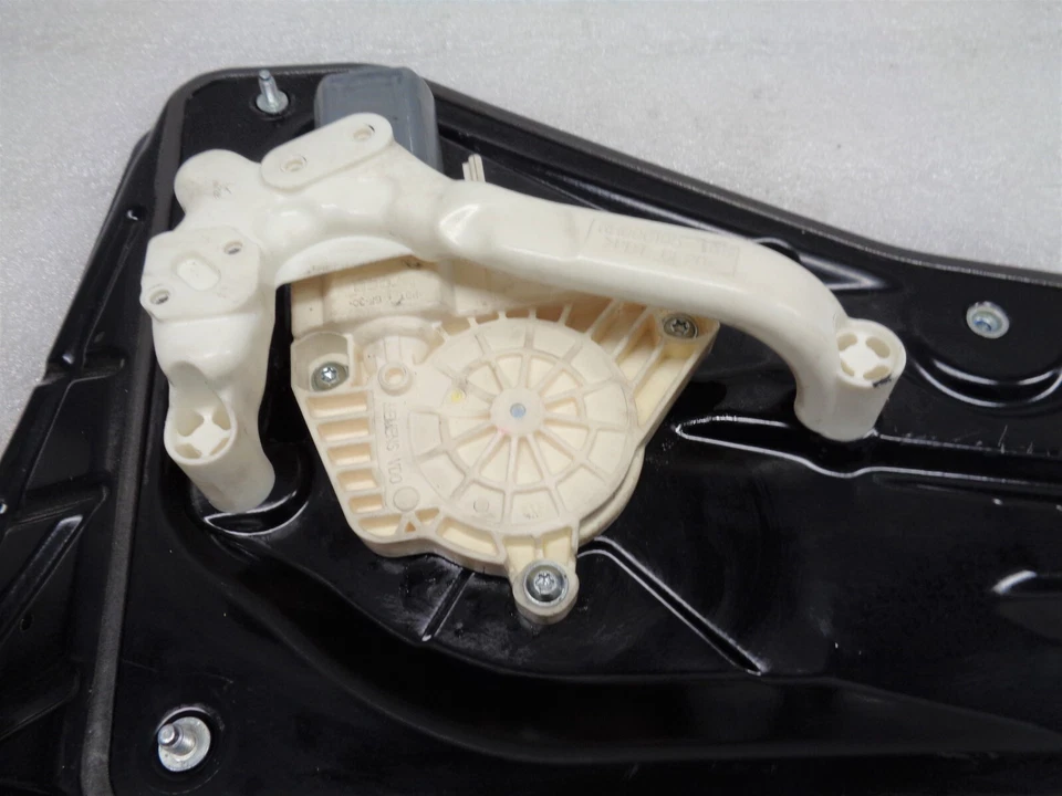 05-09 Land Rover LR3 Motor regulador ventana pasajero trasero derecho OEM AK2206161 Foto 2 de 4