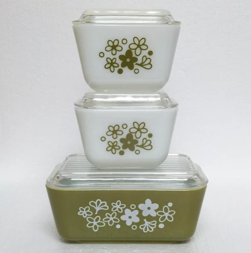 Vtg Pyrex Spring Blossom Crazy Daisy Refrigerator Set (2) 1-1/2 Cup & 1-1/2 Pint