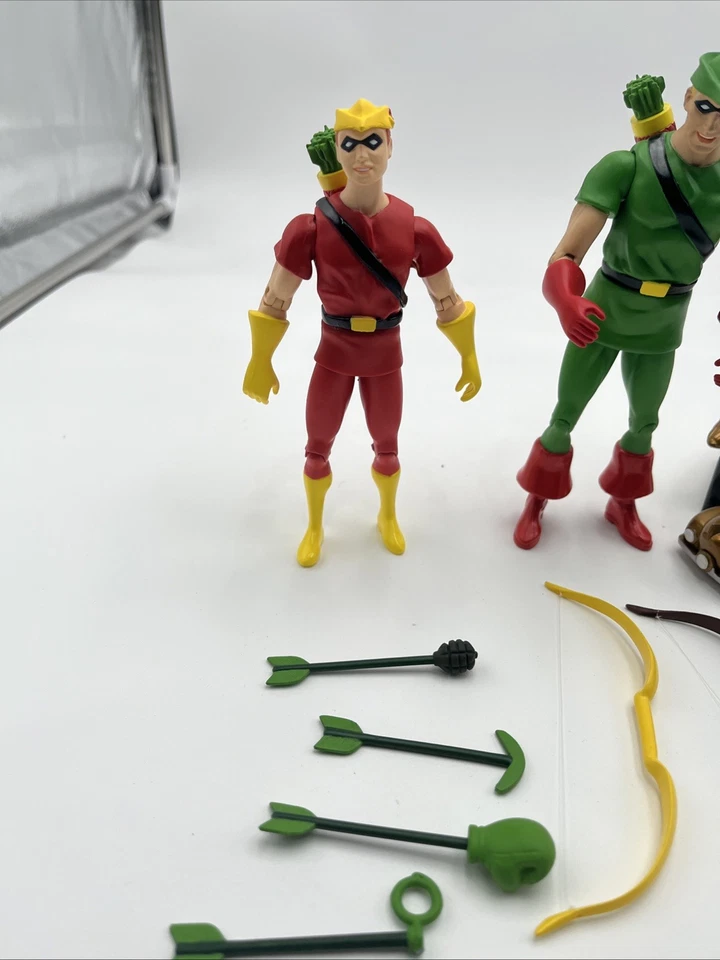 Juego de figuras de acción Green Arrow and Speedy DC Direct Deluxe Arrowcar y Arrowplane Foto 3 de 4